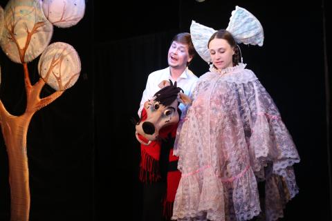 Один волк, два охотника и три поросёнка